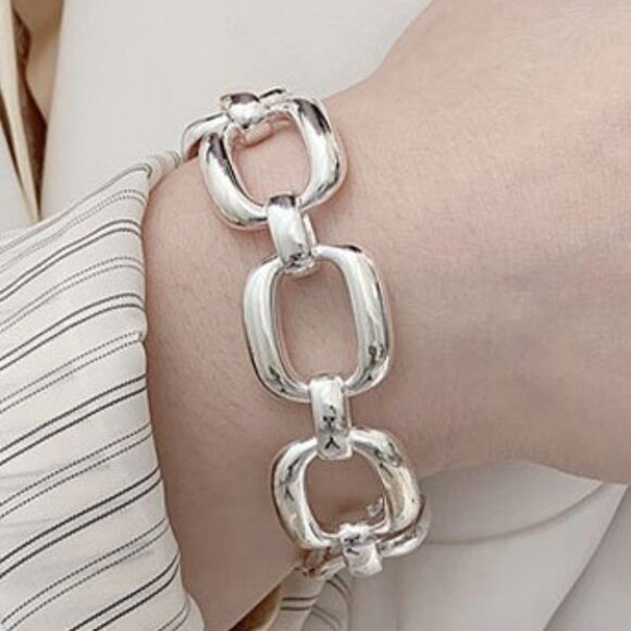 Chain Design Bracelet - Picture 1 of 4